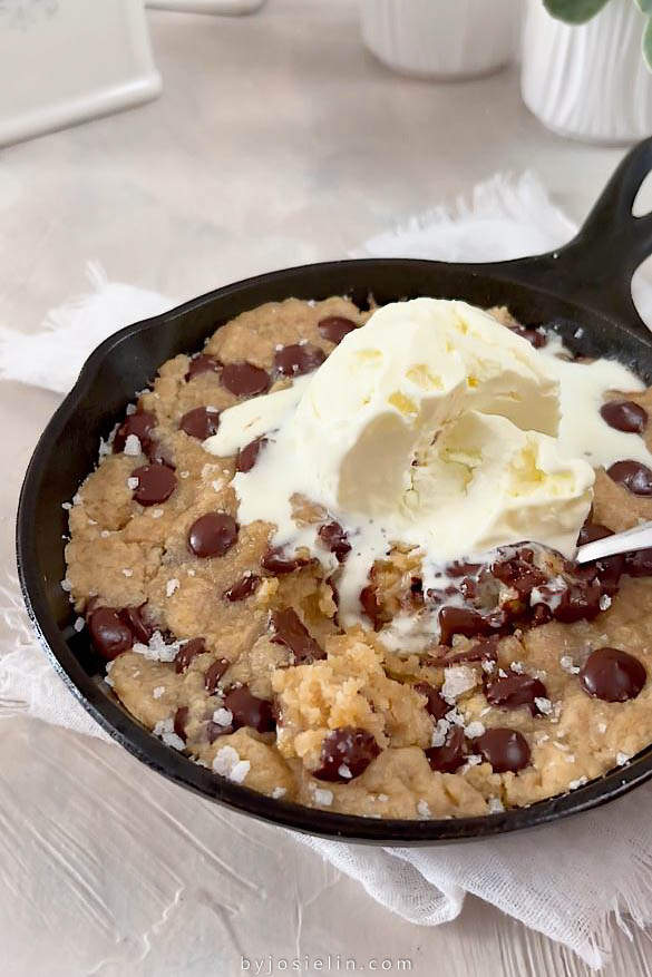 chocolate chip skillet cookie