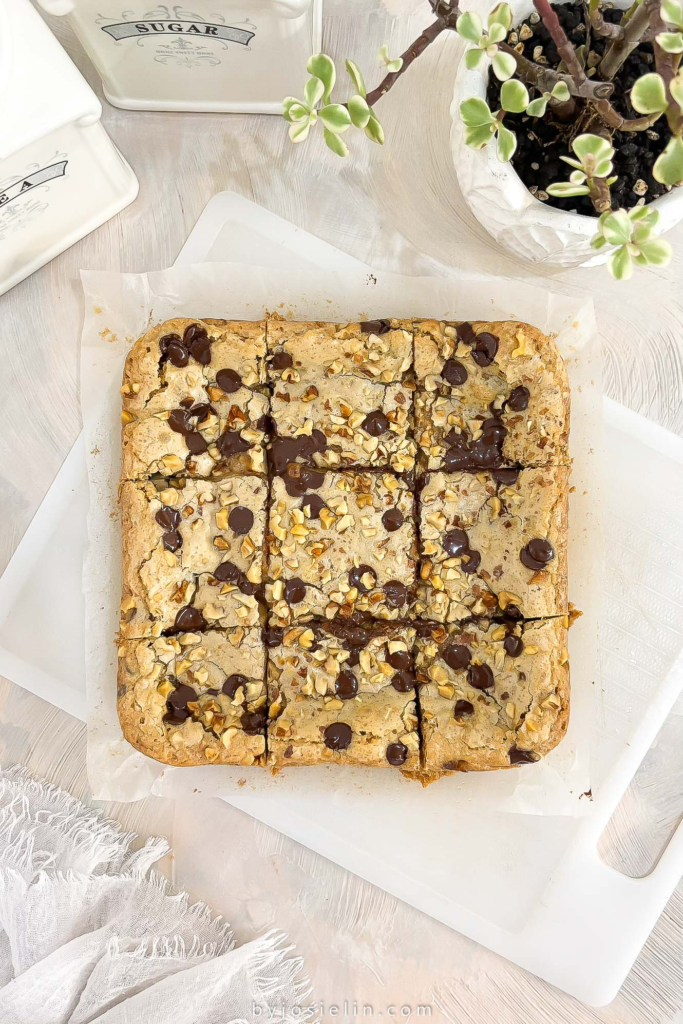 walnut chocolate chip blondies