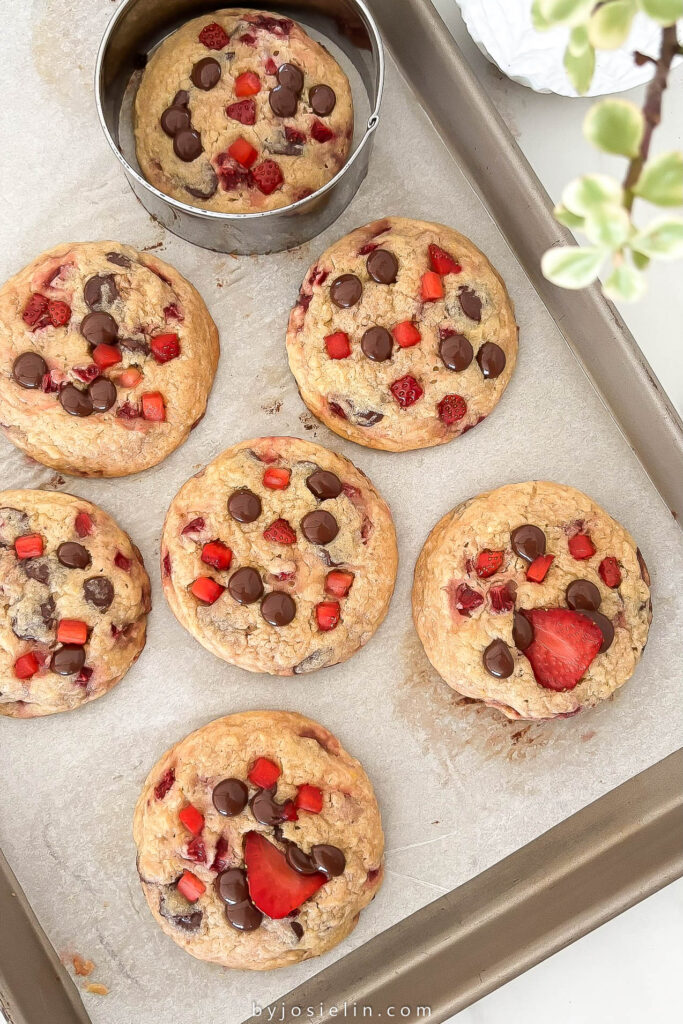Strawberry Chocolate Chip Cookies