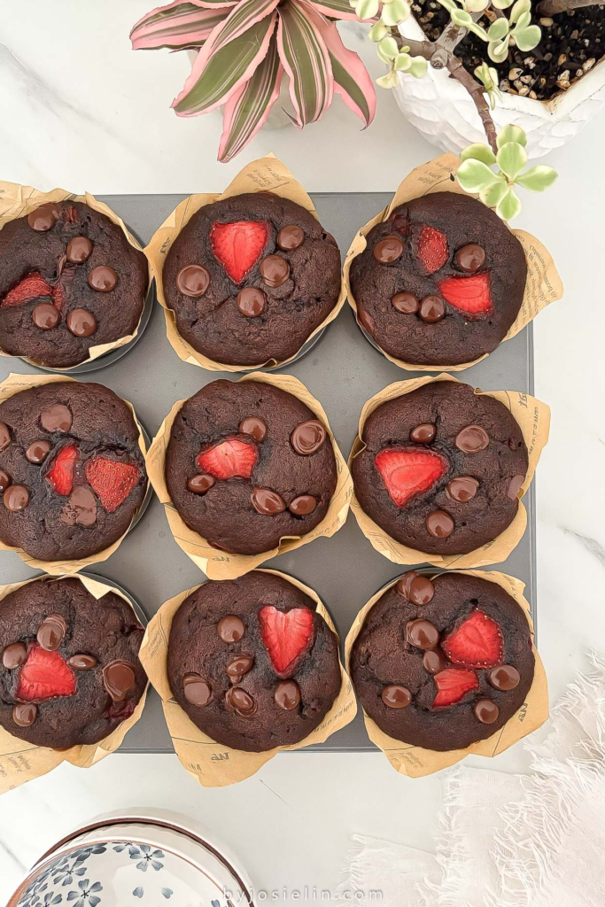 strawberry chocolate banana muffins