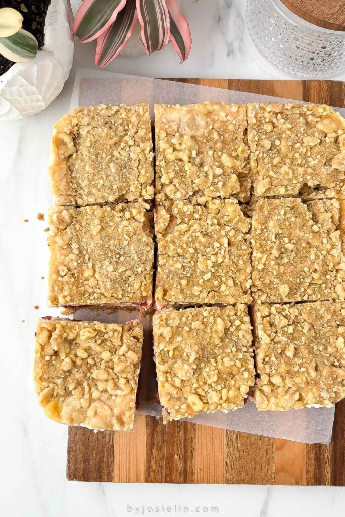 Strawberry Crumble Cheesecake Bars
