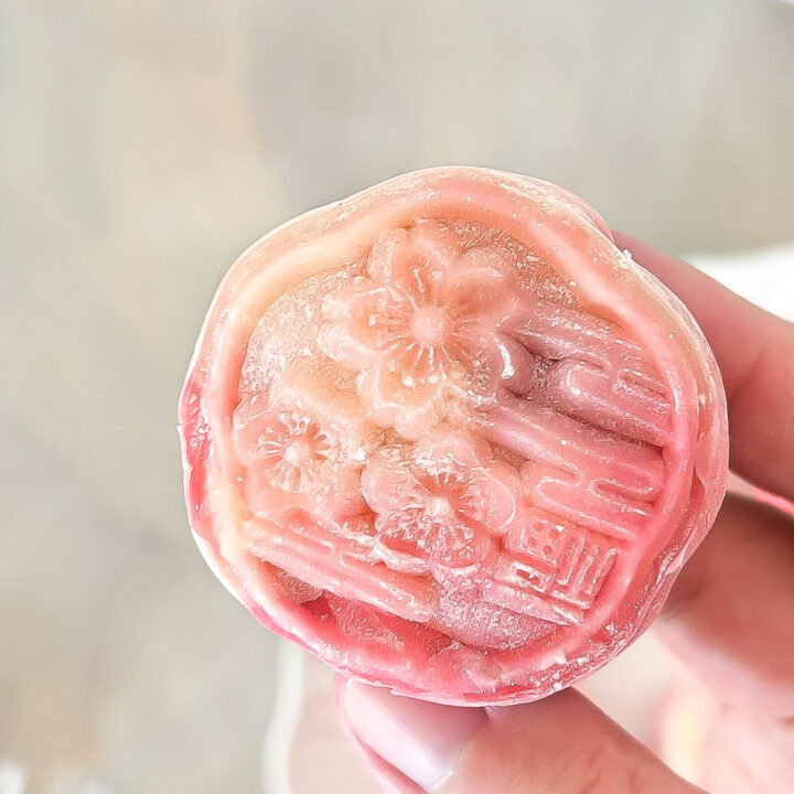 Strawberry Cheesecake Snow Skin Mooncakes (草莓奶酪冰皮月饼)